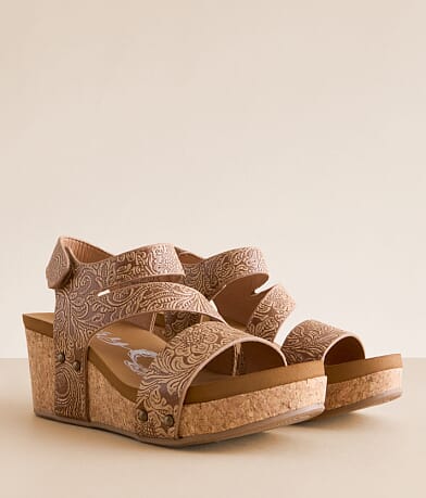Very G Casper Tooled Wedge Sandal misc detail 1 view