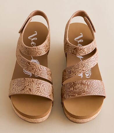 Very G Casper Tooled Wedge Sandal misc detail 3 view