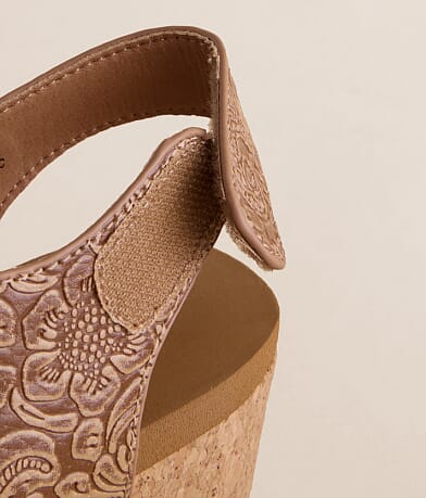 Very G Casper Tooled Wedge Sandal misc detail 4 view