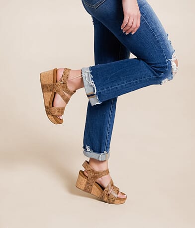 Very G Casper Tooled Wedge Sandal misc detail 5 view