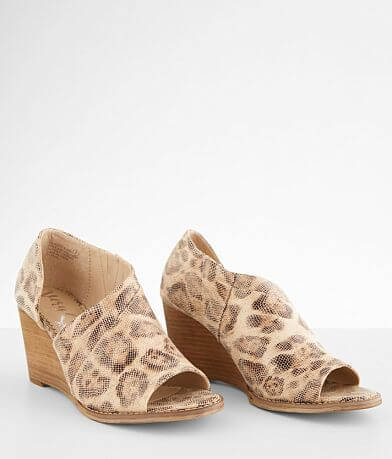 Very G Jeanie Leopard Wedge Sandal misc detail 1 view