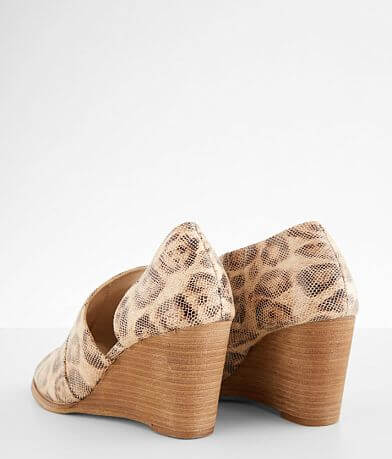 Very G Jeanie Leopard Wedge Sandal misc detail 2 view