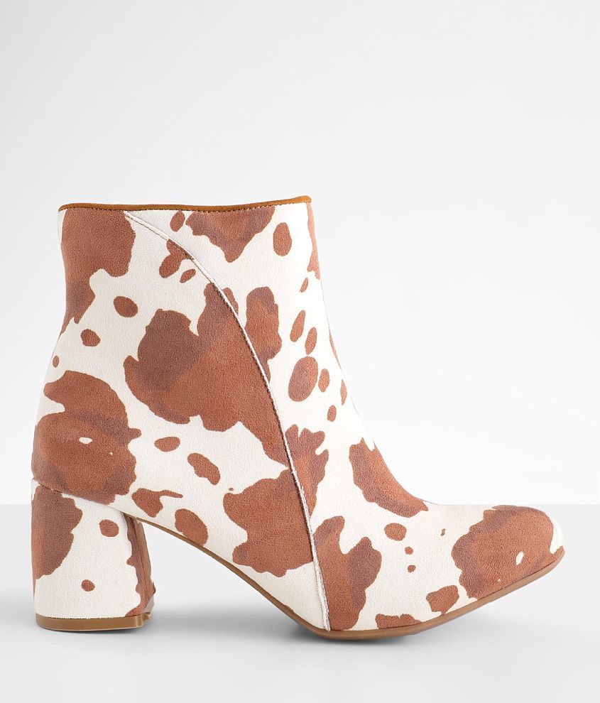 Very G Cow Heeled Ankle Boot front view