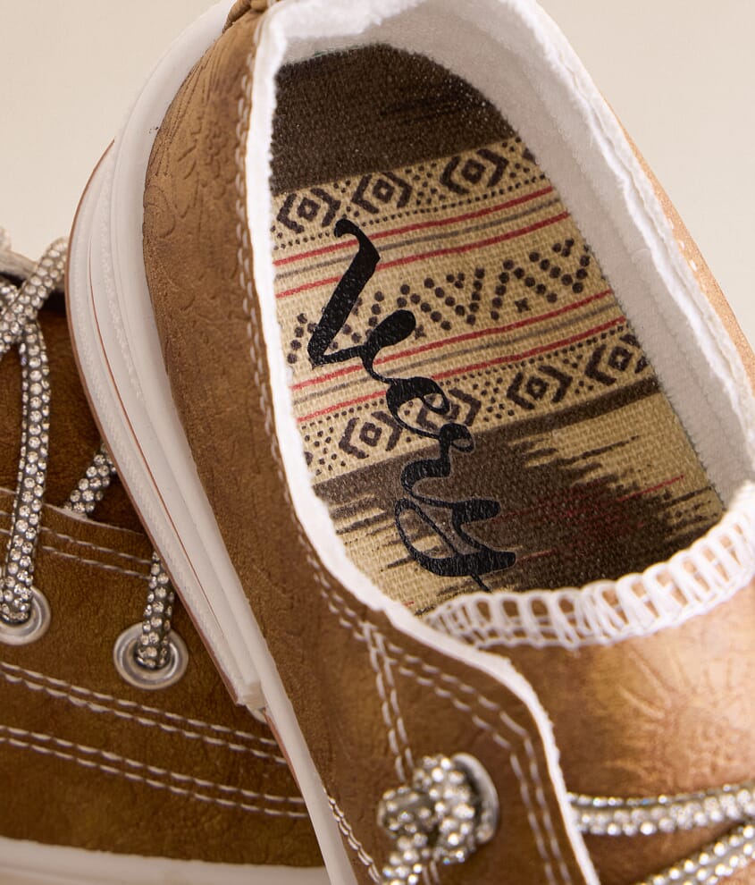 Aman Tooled Sneaker