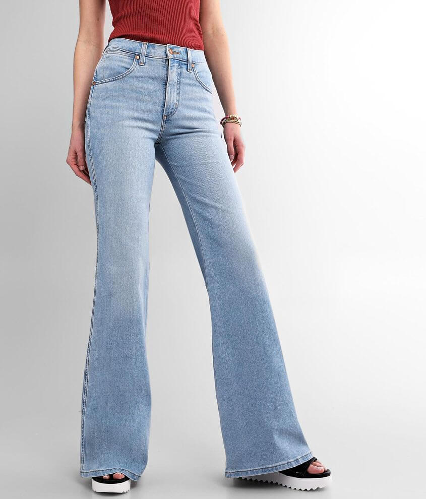 Wrangler Flare Jeans Wide Leg in Light blue