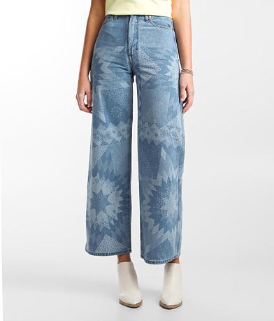 Wrangler&#174; Heritage Worldwide Flare Jean FULL_LEFT_SIDE