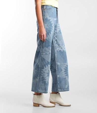Wrangler&#174; Heritage Worldwide Flare Jean FULL_RIGHT_SIDE