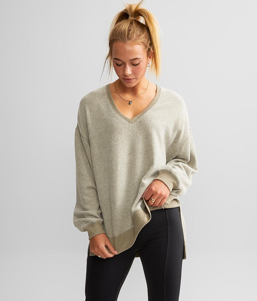 PLUSH V NECK PULLOVER